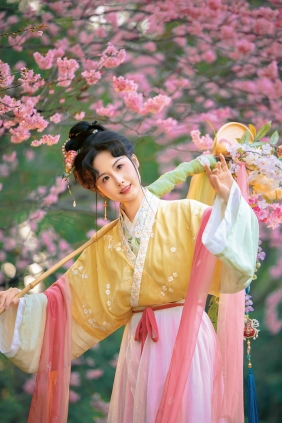 [YITUYU]艺图语 2026.04.25 一枝春绽放 橘芙芙 [11P-268MB]
